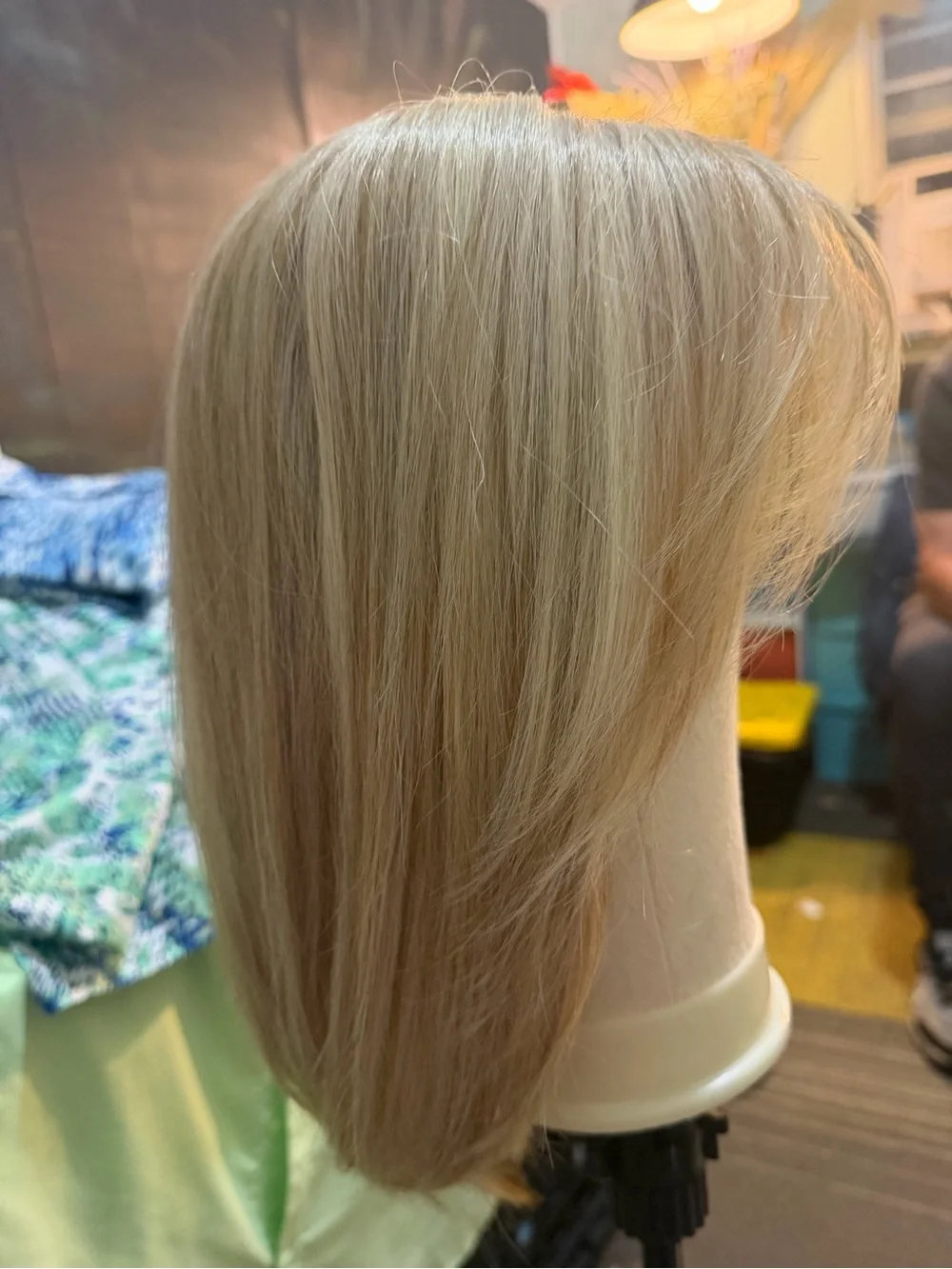 Short Layered Women’s Wig in Light Blonde - Versatile Everyday Style